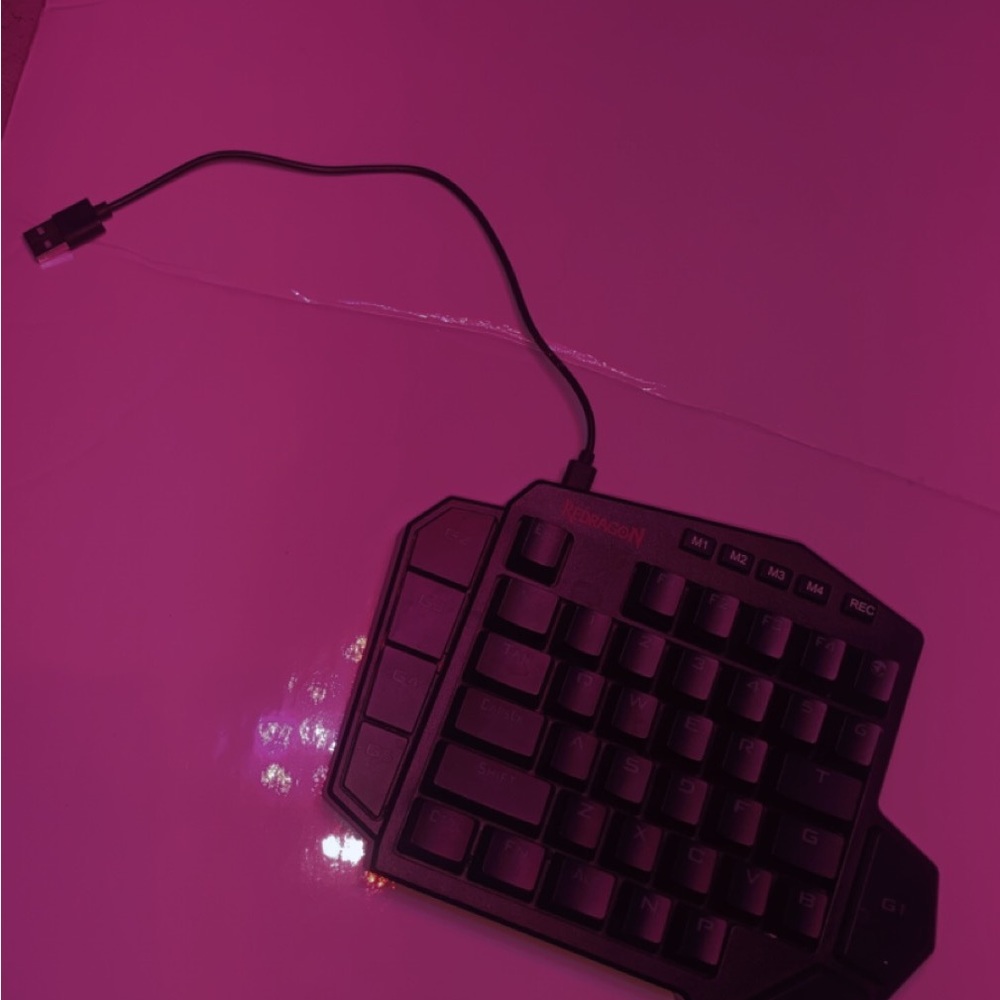 Red dragon keyboard - Picture 4 of 4